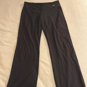 Super silky soft Nike Women Yoga Pants/leggings, comfy size M bit fits Large too